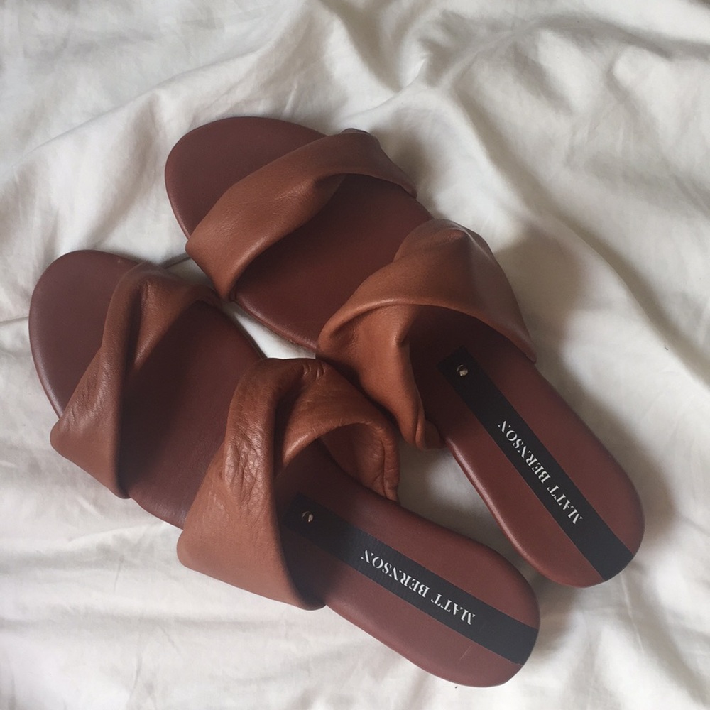 NIB Matt Bernson twist strap sandals sz 9